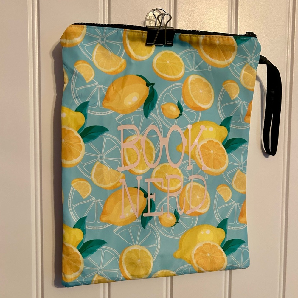 Book sleeve for the Book Nerd in cute lemon design